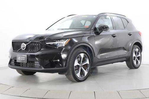 Onyx Black 2025 Volvo XC40 B5 Plus Dark Theme