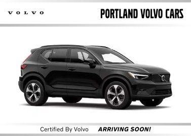 Onyx Black 2025 Volvo XC40 B5 Plus Dark Theme