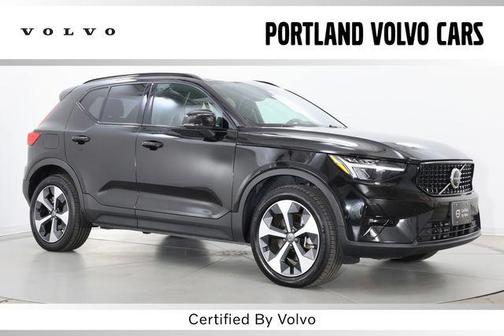 Onyx Black 2025 Volvo XC40 B5 Plus Dark Theme