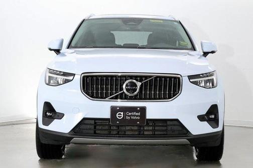 2025 Volvo XC40 B5 Plus Bright Theme