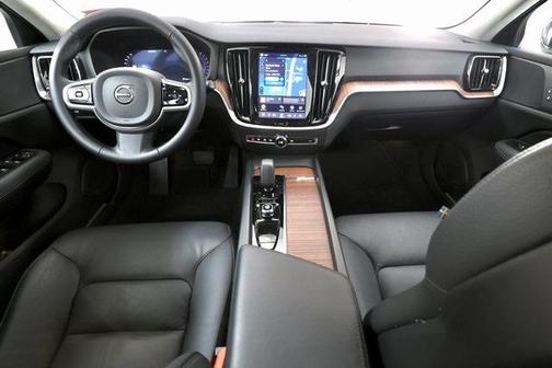 2025 Volvo V60 Cross Country Plus, B5 AWD Gas (mild hybrid)