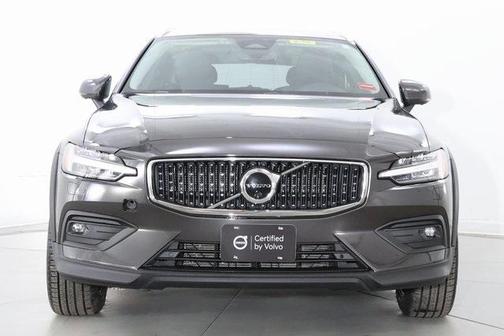 2025 Volvo V60 Cross Country Plus, B5 AWD Gas (mild hybrid)