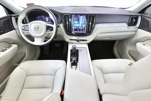 2024 Volvo XC60 Recharge Plug-In Hybrid T8 Plus Dark Theme