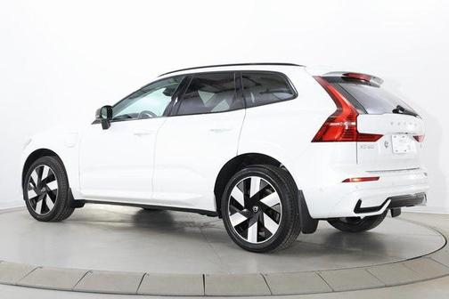 2024 Volvo XC60 Recharge Plug-In Hybrid T8 Plus Dark Theme