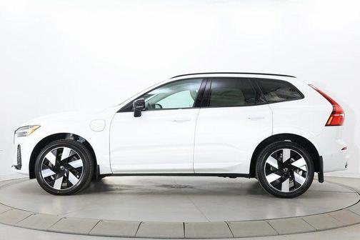 2024 Volvo XC60 Recharge Plug-In Hybrid T8 Plus Dark Theme