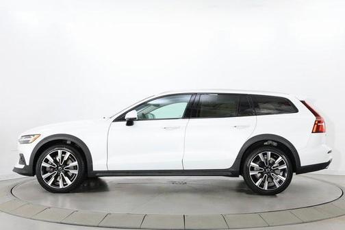 2021 Volvo V60 Cross Country T5
