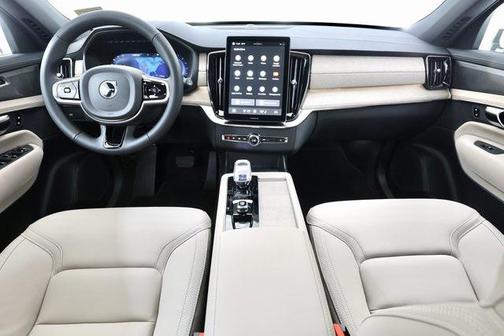 2025 Volvo XC90 B6 Plus 7-Seater