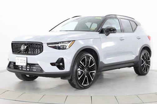 2026 Volvo XC40 B5 Ultra Black Edition