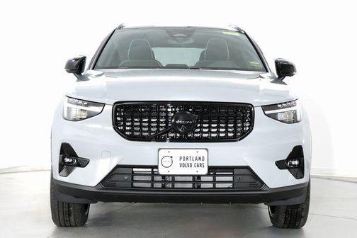 Vapour Grey Metallic 2026 Volvo XC40 Black Edition Ultra, B5 AWD Gas (mild hybrid)
