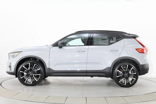 2026 Volvo XC40 B5 Ultra Black Edition