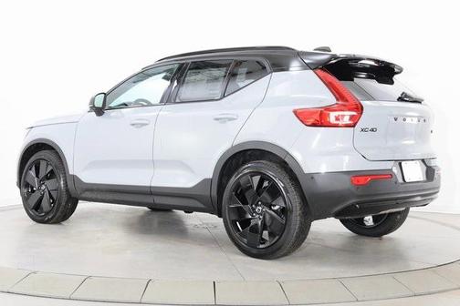 2026 Volvo XC40 Black Edition Ultra, B5 AWD Gas (mild hybrid)