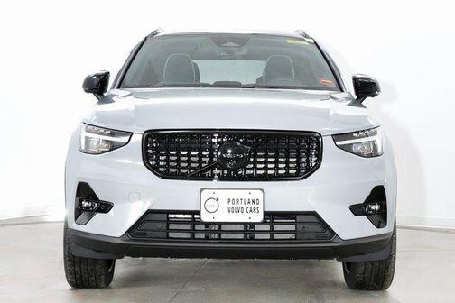 Vapour Grey Metallic 2026 Volvo XC40 Black Edition Ultra, B5 AWD Gas (mild hybrid)