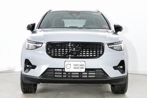 2026 Volvo XC40 Black Edition Ultra, B5 AWD Gas (mild hybrid)