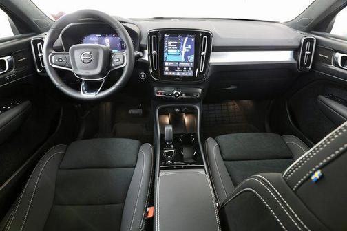 Vapour Grey Metallic 2026 Volvo XC40 Black Edition Ultra, B5 AWD Gas (mild hybrid)