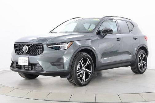 2026 Volvo XC40 B5 Core