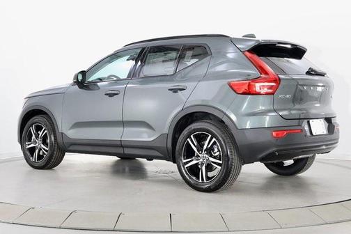 2026 Volvo XC40 B5 Core