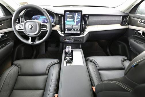 2025 Volvo XC90 Plug-In Hybrid T8 Ultra 7-Seater