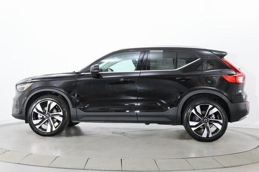 2025 Volvo XC40 B5 Plus Bright Theme