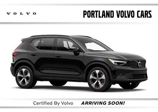 2024 Volvo XC40 B5 Plus Bright Theme