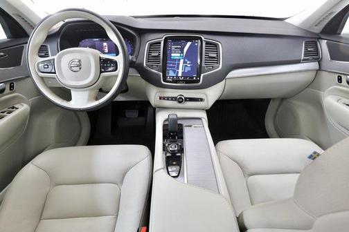 2023 Volvo XC90 B5 Core