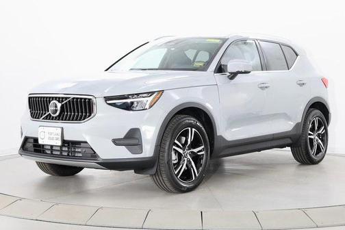 2025 Volvo XC40 B5 Core Bright Theme