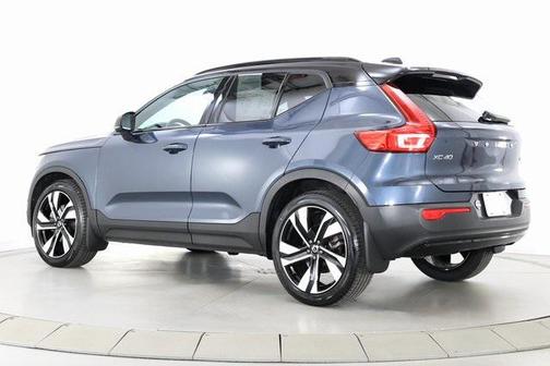 2022 Volvo XC40 T5 R-Design