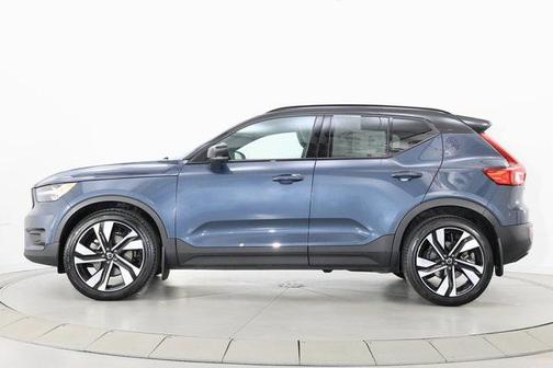 2022 Volvo XC40 T5 R-Design