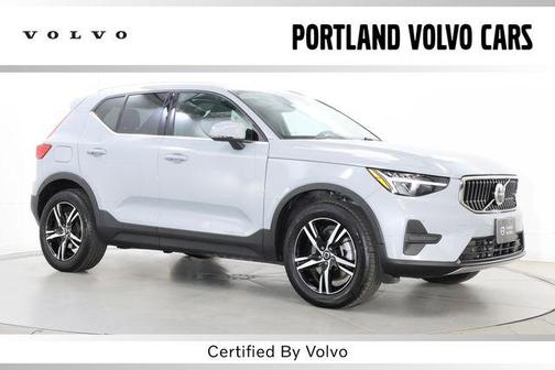 Vapour Grey Metallic 2025 Volvo XC40 B5 Core Bright Theme