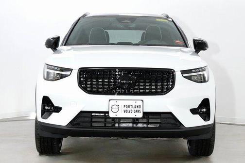 Crystal White 2026 Volvo XC40 Black Edition Ultra, B5 AWD Gas (mild hybrid)