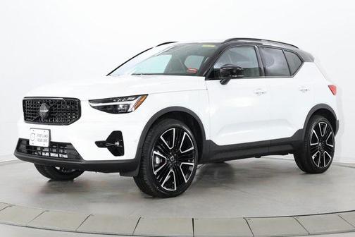 2026 Volvo XC40 Black Edition Ultra, B5 AWD Gas (mild hybrid)