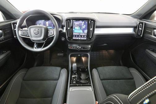 Crystal White 2026 Volvo XC40 Black Edition Ultra, B5 AWD Gas (mild hybrid)