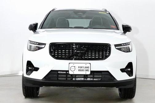 2026 Volvo XC40 Black Edition Ultra, B5 AWD Gas (mild hybrid)