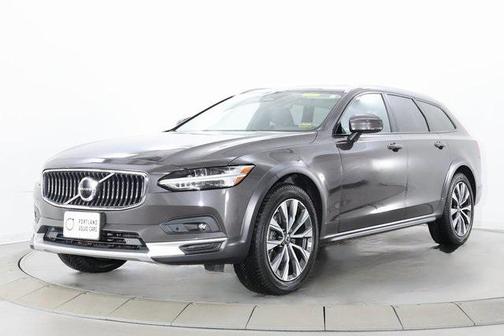 2022 Volvo V90 Cross Country B6