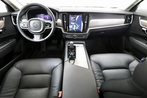 2022 Volvo V90 Cross Country B6