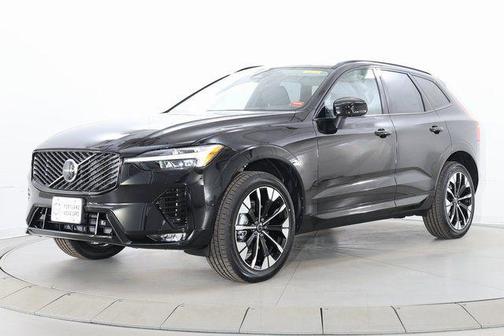 Onyx Black Metallic 2026 Volvo XC60 B5 Plus