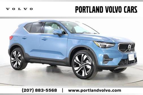 2025 Volvo XC40 B5 Ultra Bright Theme