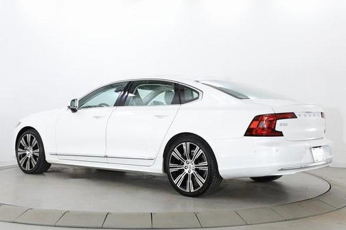 2023 Volvo S90 B6 Plus