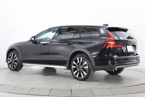 2024 Volvo V60 Cross Country B5 Ultimate