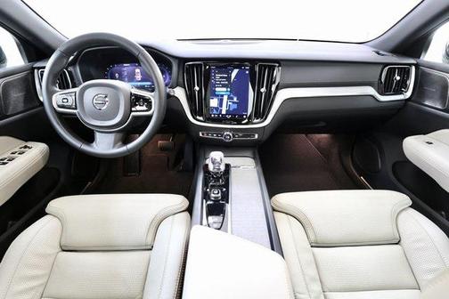 2024 Volvo V60 Cross Country B5 Ultimate