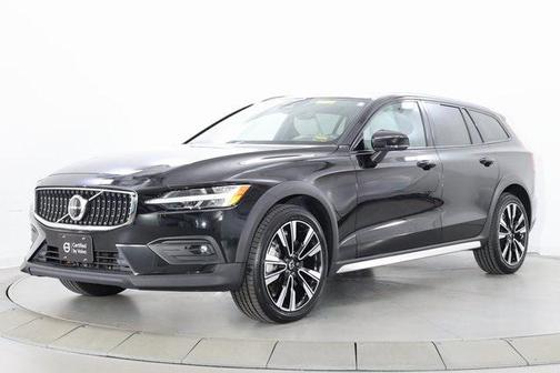 2024 Volvo V60 Cross Country B5 Ultimate