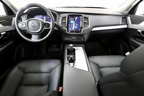 2025 Volvo XC90 B5 Core