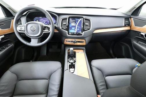 2025 Volvo XC90 Plug-In Hybrid Plus