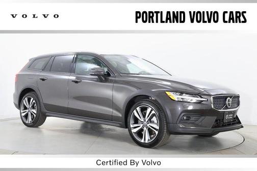 2025 Volvo V60 Cross Country Plus, B5 AWD Gas (mild hybrid)