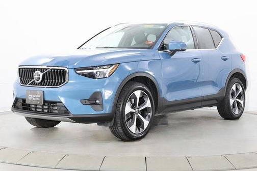 2025 Volvo XC40 B5 Plus Bright Theme