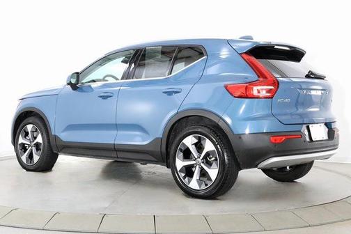 2025 Volvo XC40 B5 Plus Bright Theme