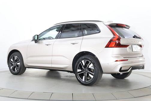 Bright Dusk Metallic 2026 Volvo XC60 B5 Plus