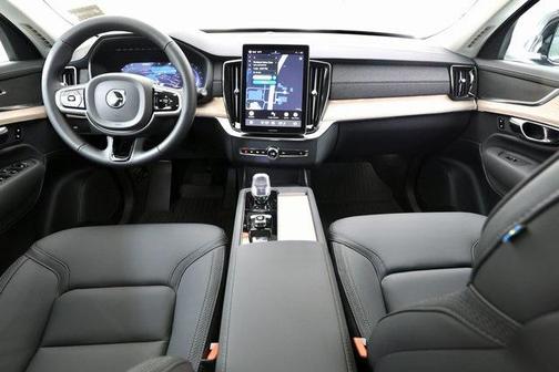 2025 Volvo XC90 B5 Core