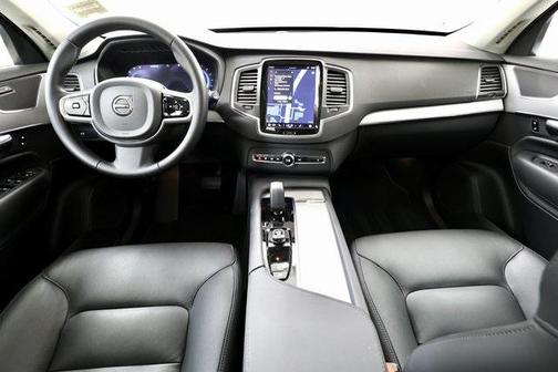 2025 Volvo XC90 B5 Core
