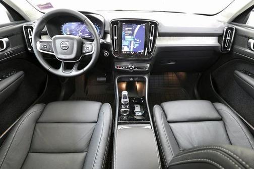 2025 Volvo XC40 B5 Plus Dark Theme