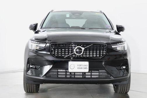 2025 Volvo XC40 B5 Plus Dark Theme
